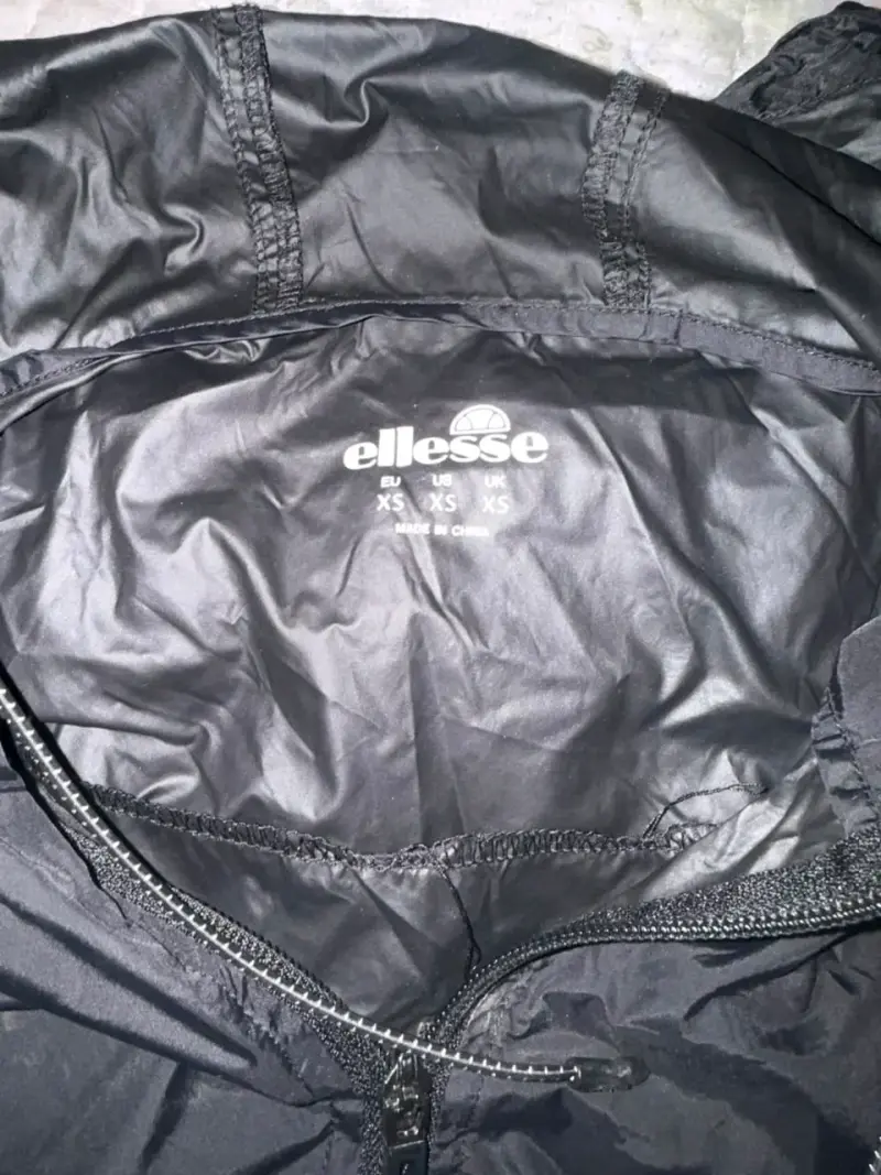 Cortavientos negro Ellesse con capucha - 4