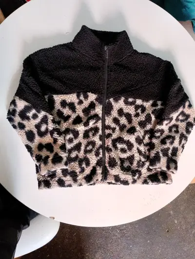 Chaqueta polar con diseño de leopardo - miniatura 1