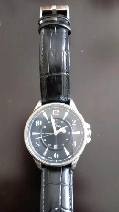 Reloj Bulova con correa de cuero negro - miniatura 2
