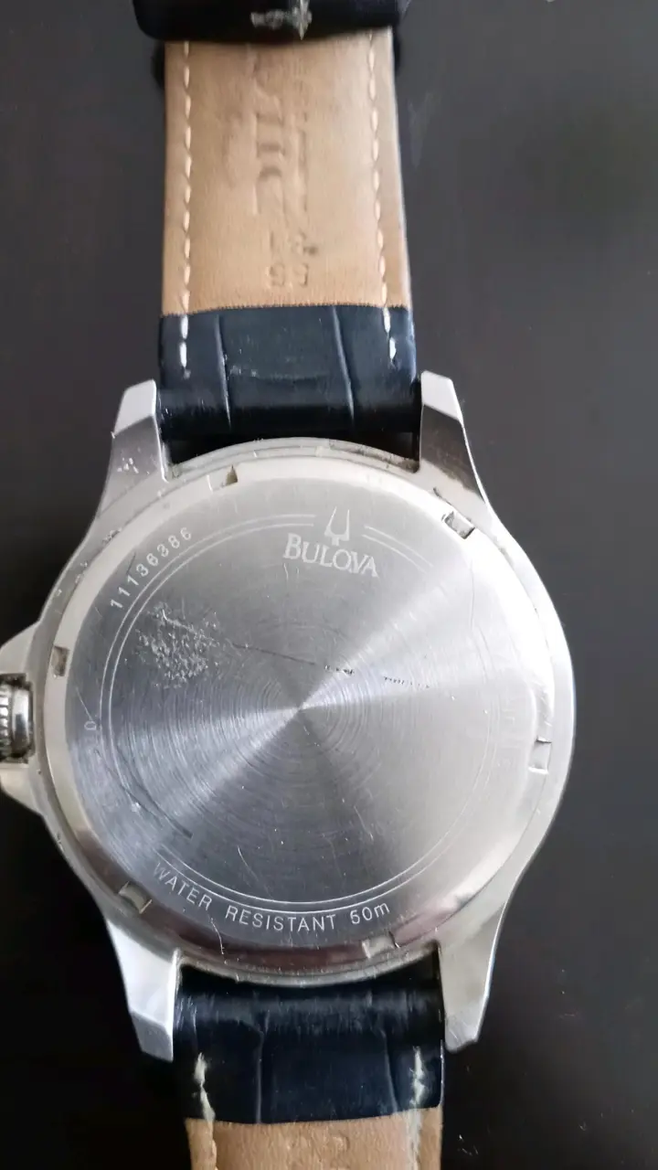 Reloj Bulova con correa de cuero negro - 3