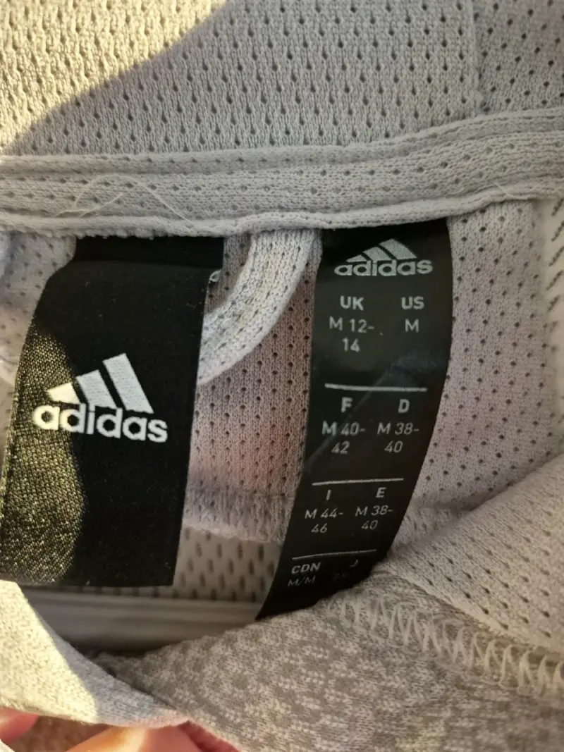 Polerón Adidas gris con capucha - 2