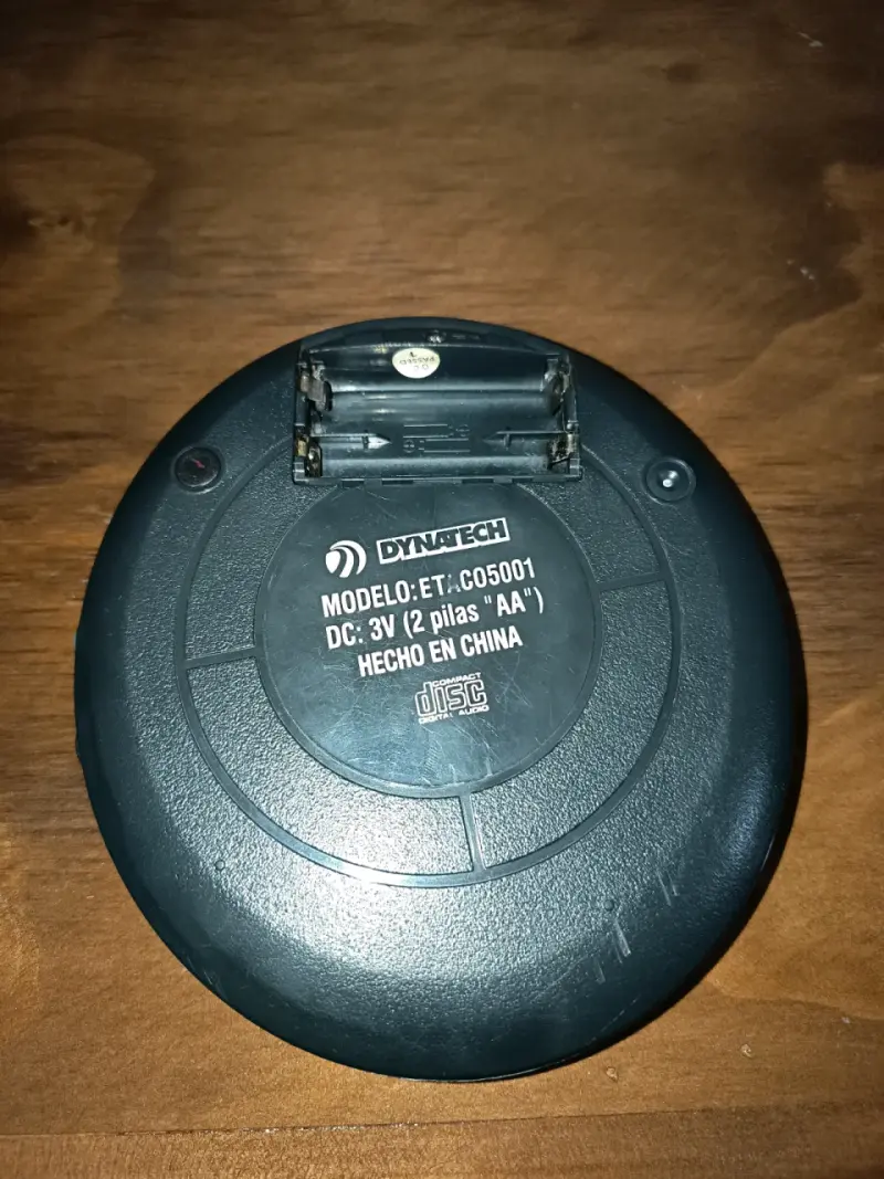 Reproductor de CD portátil Daewoo plateado - 3