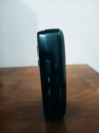 Walkman Aiwa vintage con radio AM/FM - miniatura 2