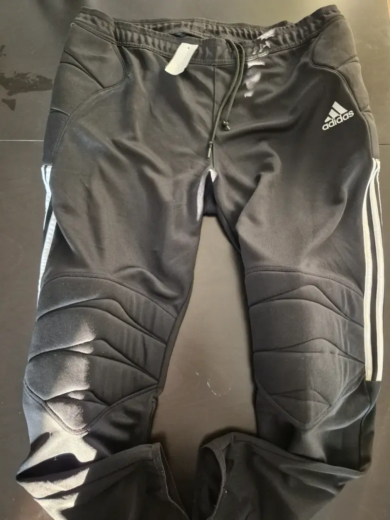 Buzo arquero Adidas negros acolchados - 1