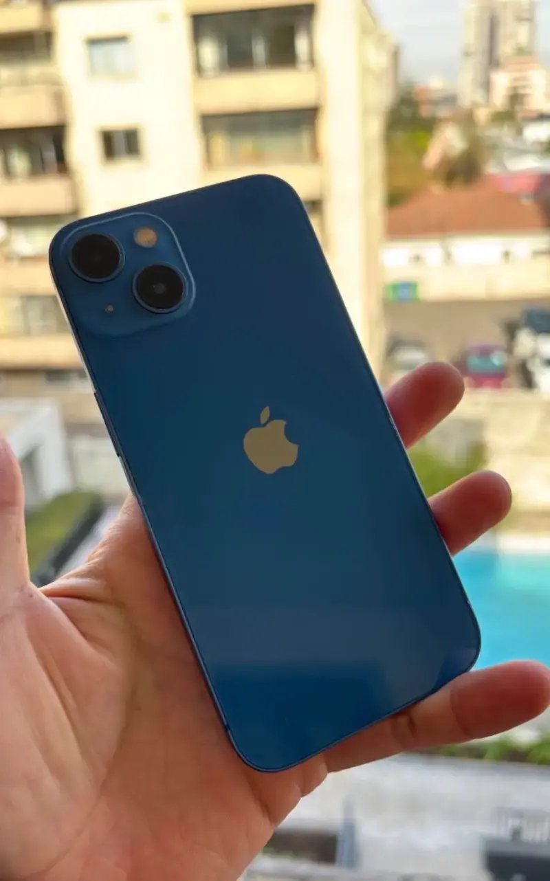 iPhone 13 128GB azul en buen estado - 2
