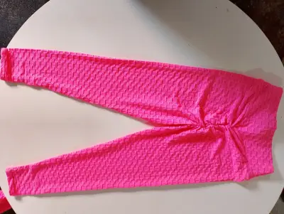 Leggings deportivos rosados texturizados - miniatura 2