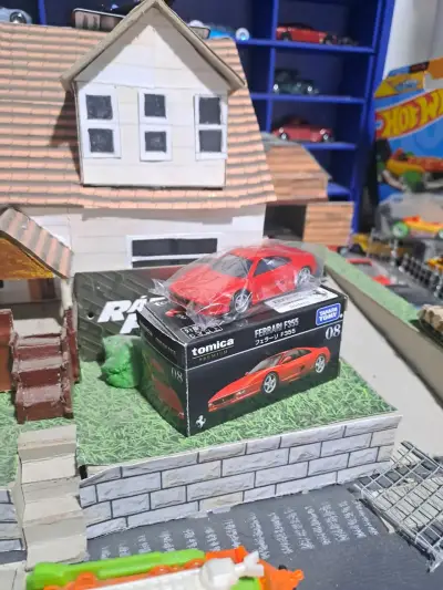 Auto a escala Tomica Ferrari F355 rojo - miniatura 2