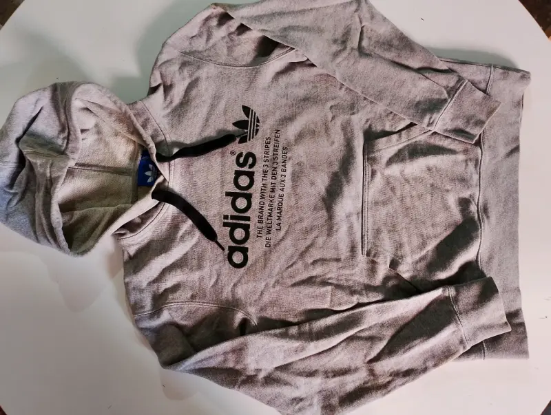 Polerón con capucha Adidas gris
