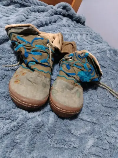 Botas de tela bordadas en azul - miniatura 1