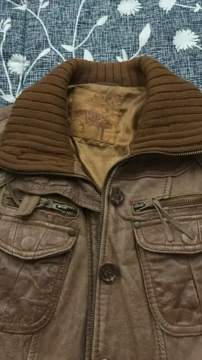 Chaqueta de cuero marrón con bolsillos - miniatura 2