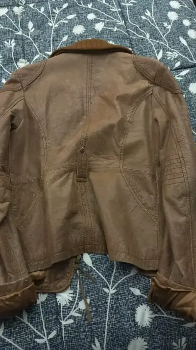 Chaqueta de cuero marrón con bolsillos - miniatura 4