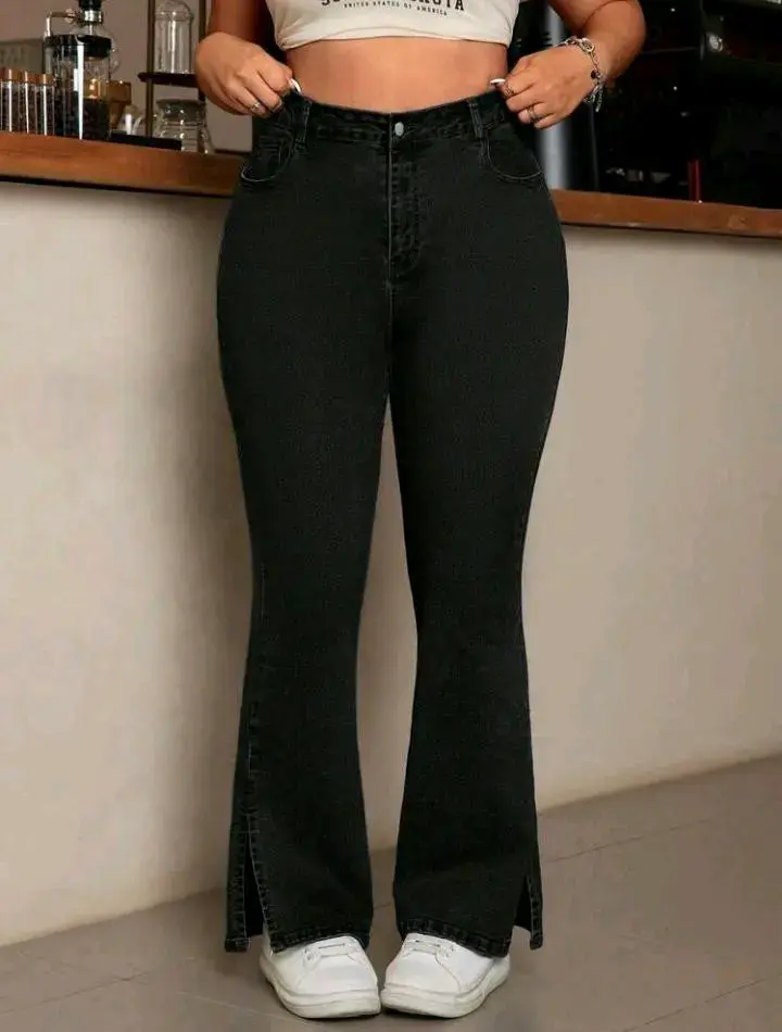 Jeans acampanados negros para mujer