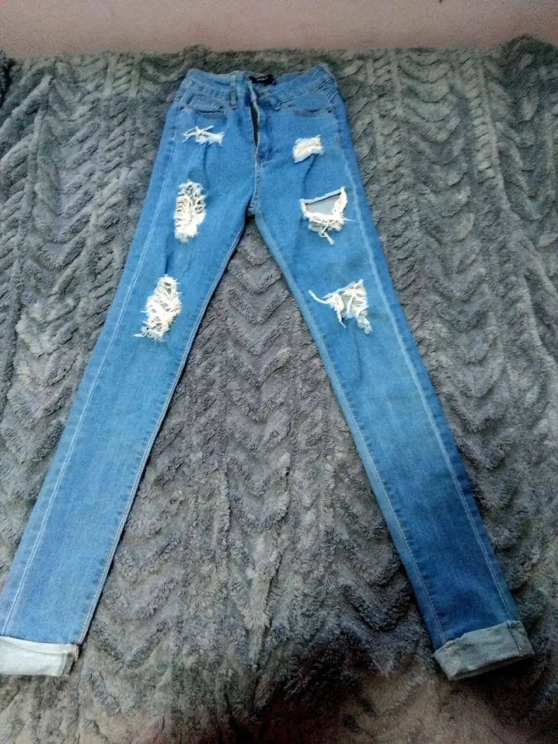 Cárdigan beige con bordado floral - 10