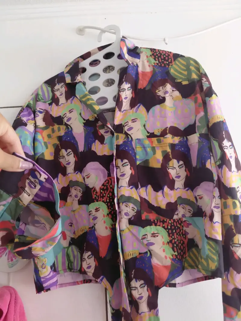 Camisa estampada de arte pop colorida - 2