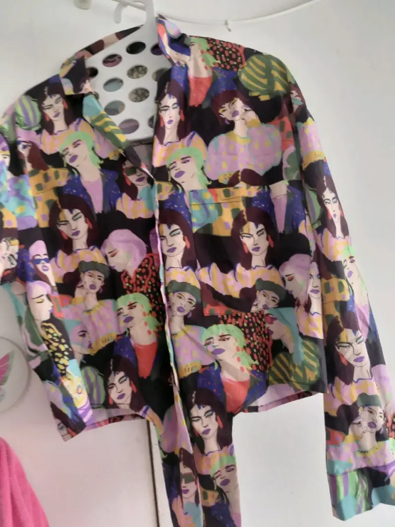 Camisa estampada de arte pop colorida - 4