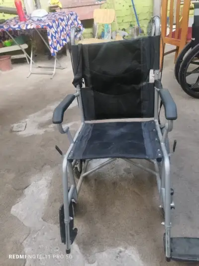 Silla de ruedas plegable de aluminio - miniatura 5