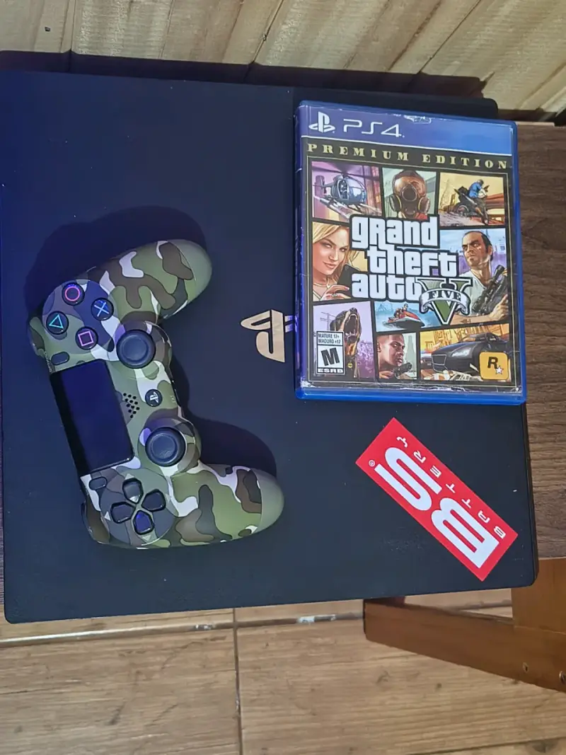Ps4 pro 1tb + GTA V Premium edition y un mando - 2