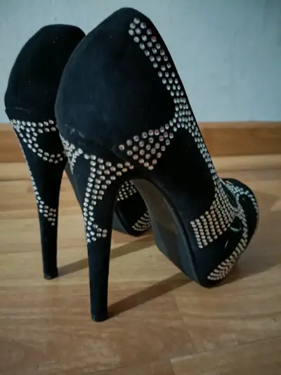 Tacones negros con apliques brillantes talla 37 - miniatura 2