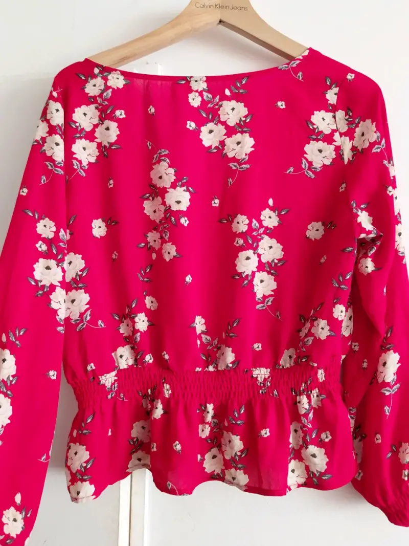 Blusa floral roja con diseño bohemio - 3