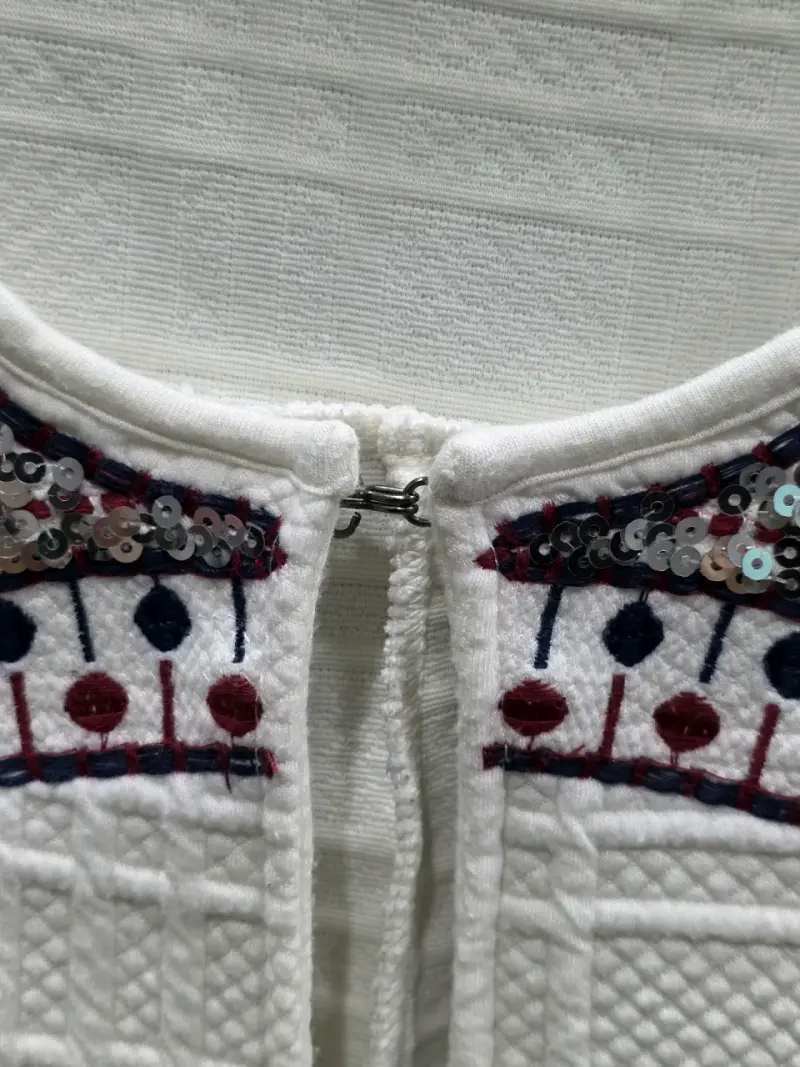 Chaqueta blanca con bordado étnico - 4