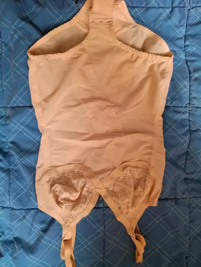 Faja modeladora beige con encaje talla M - miniatura 1