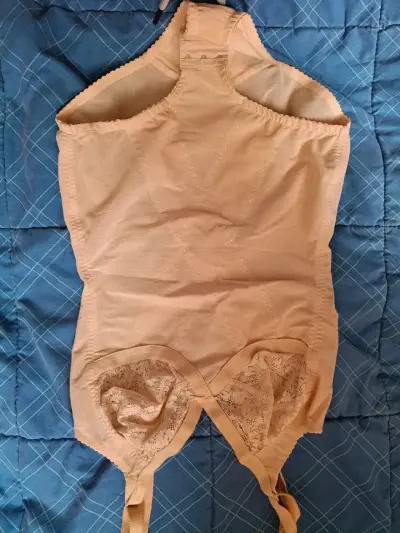 Faja modeladora beige con encaje talla M - miniatura 2