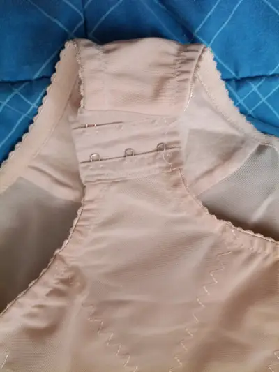 Faja modeladora beige con encaje talla M - miniatura 4