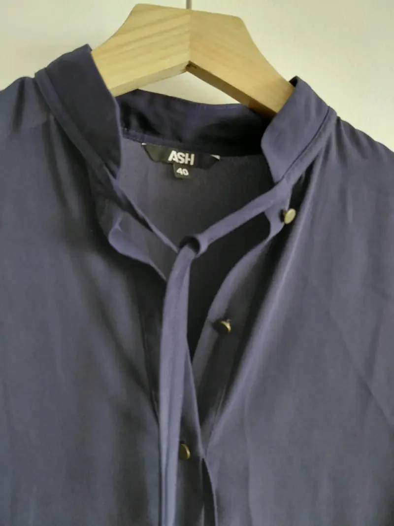 Blusa azul marca ASH talla 40