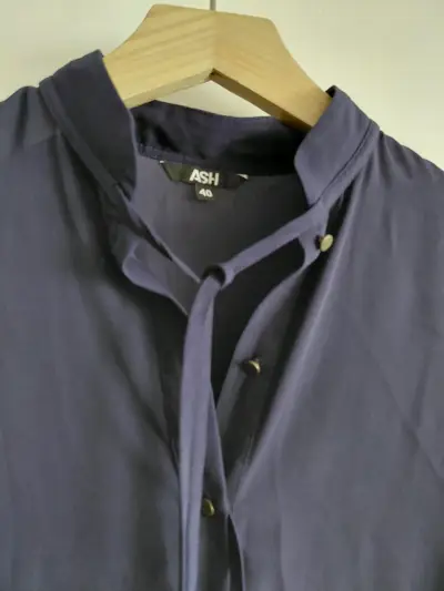 Blusa azul marca ASH talla 40 - miniatura 1