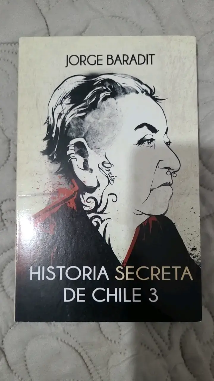 Libro 'Historia Secreta de Chile 3' de Jorge Baradit