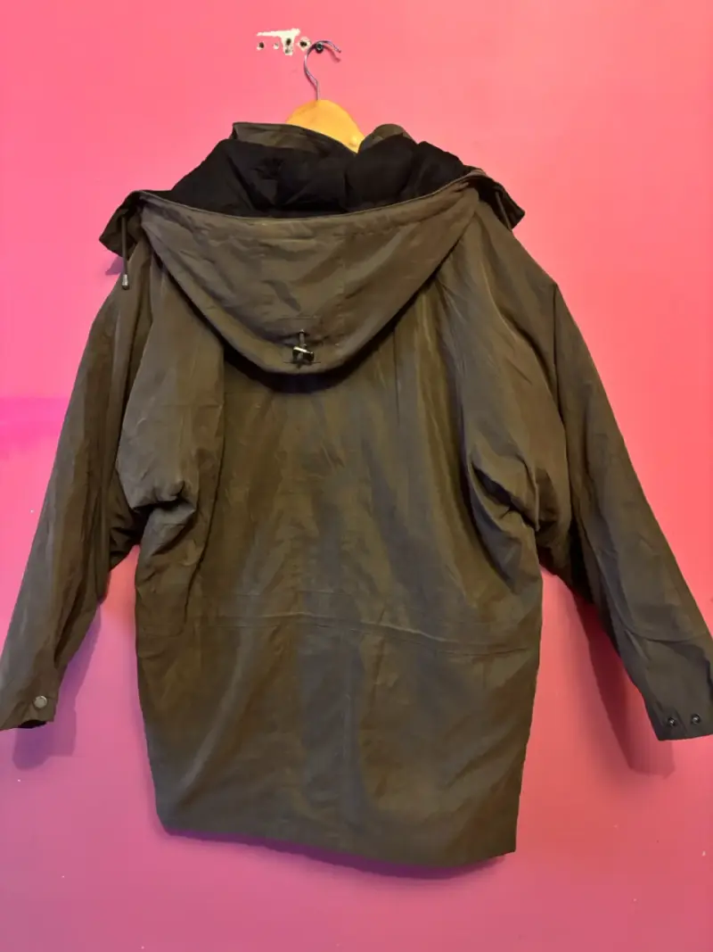 Parka impermeable marrón con capucha - 3