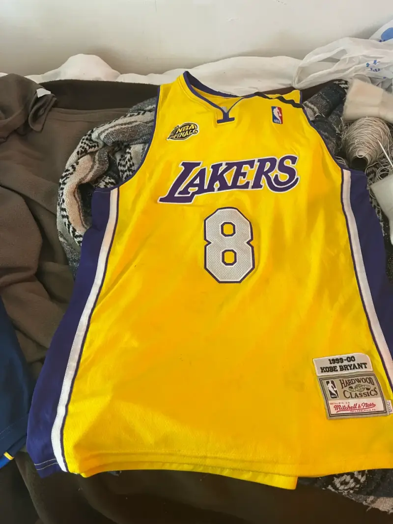 Camiseta de baloncesto amarilla Bryant 8 - 2
