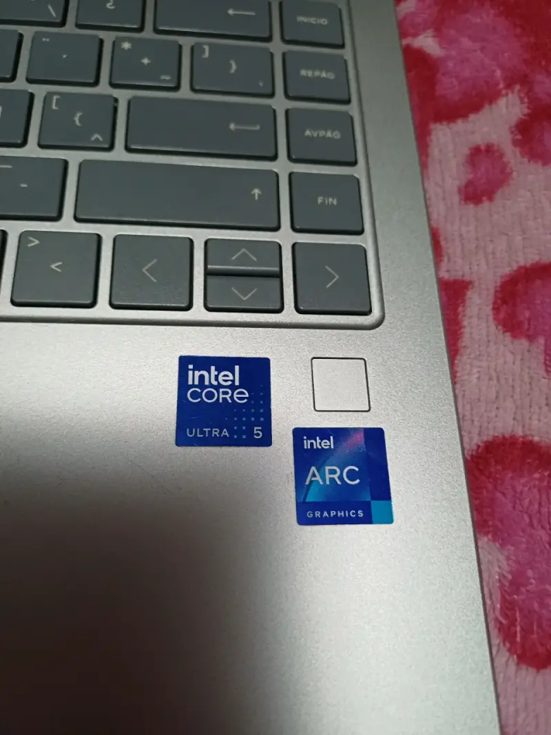 Notebook HP 14 con Intel Core 5 - 3