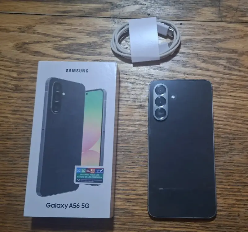 Smartphone Samsung con triple cámara trasera - 2