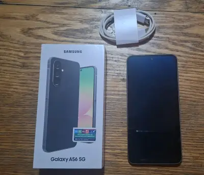 Smartphone Samsung con triple cámara trasera - miniatura 3