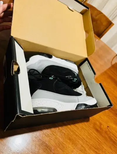 Zapatillas deportivas negras y blancas - miniatura 4