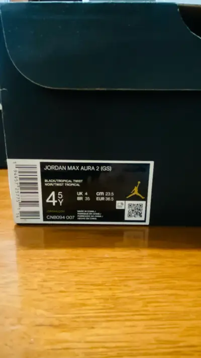 Zapatillas deportivas negras y blancas - miniatura 5