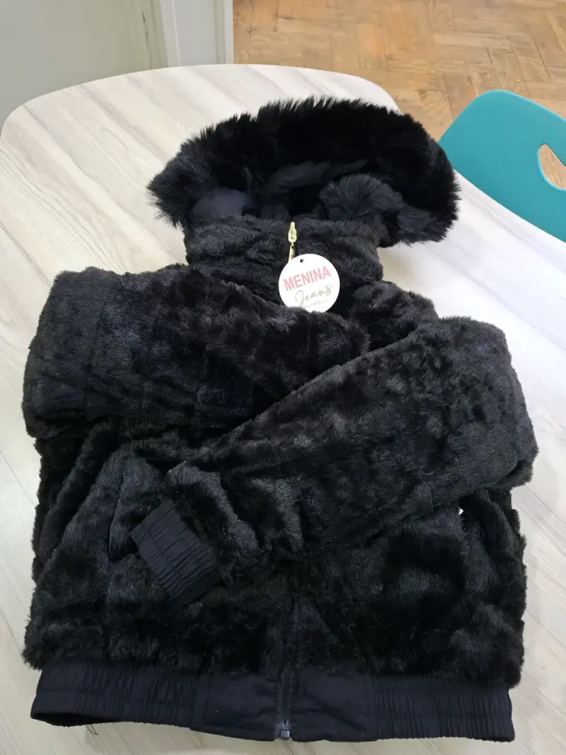 Chaqueta negra con capucha - 2