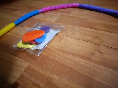 Juguete sensorial de tubos flexibles y texturas - miniatura 2