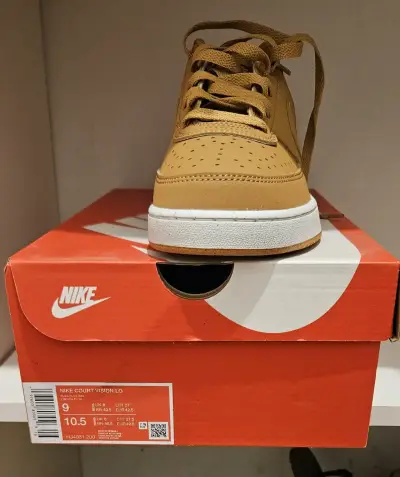 Zapatillas Nike color camel en caja original - miniatura 3
