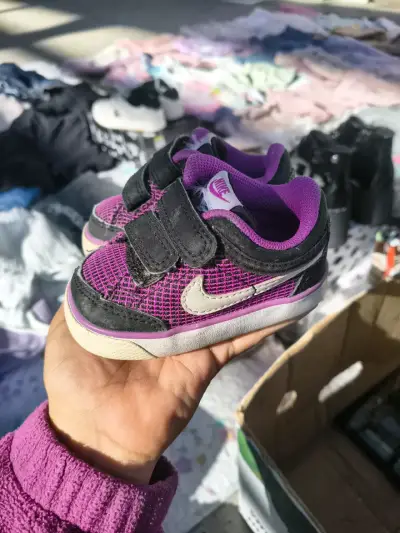 Zapatillas Nike para niños color morado n18.5 - miniatura 2