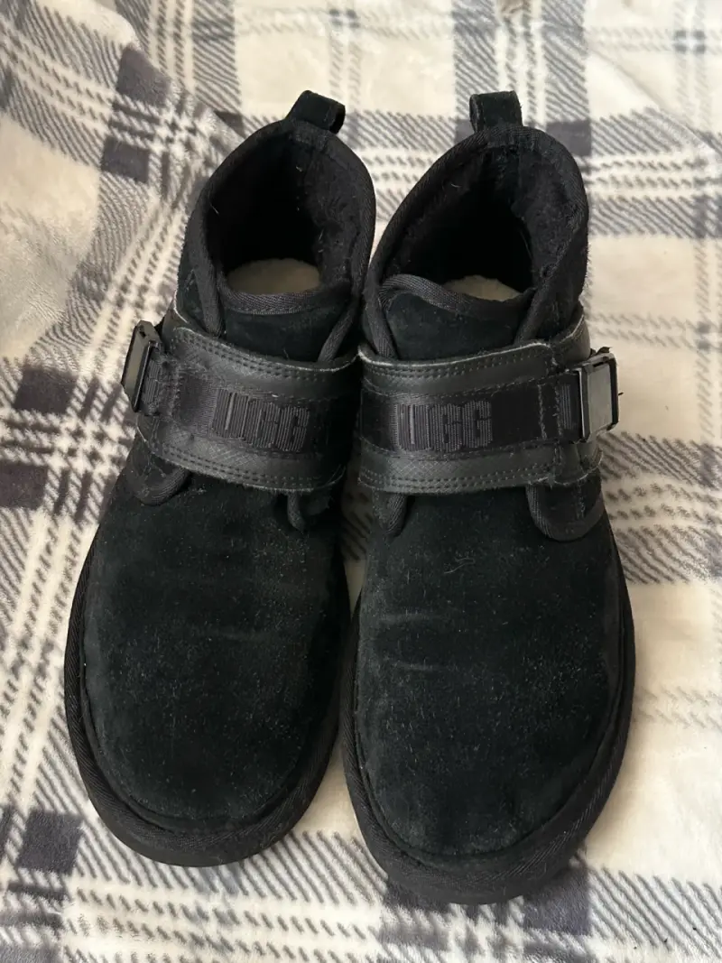 Botas negras de gamuza UGG para invierno - 1