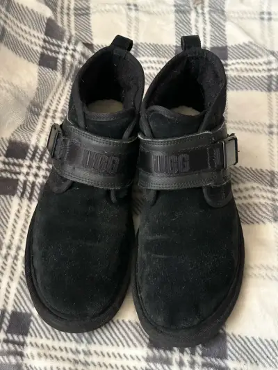 Botas negras de gamuza UGG para invierno - miniatura 1