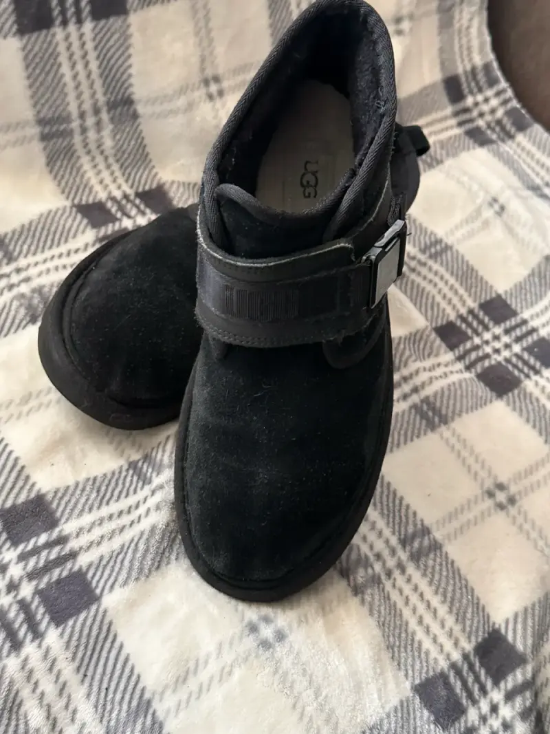 Botas negras de gamuza UGG para invierno - 2