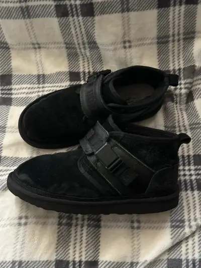 Botas negras de gamuza UGG para invierno - miniatura 3