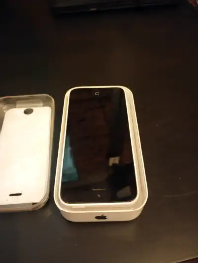 iPhone blanco en buen estado - miniatura 3