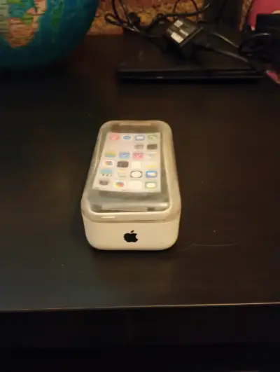 iPhone blanco en buen estado - miniatura 4