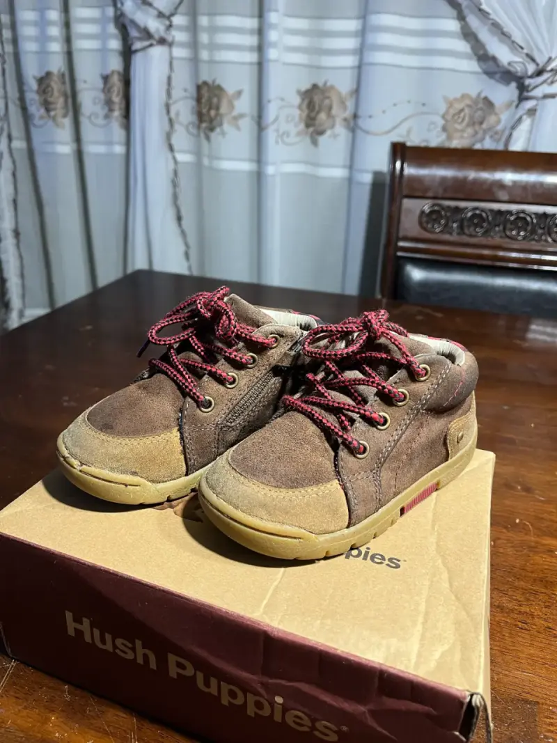 Botines infantiles Hush Puppies marrones