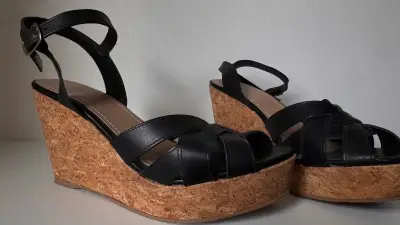 Sandalias Esprit negras con taco de corcho - miniatura 2