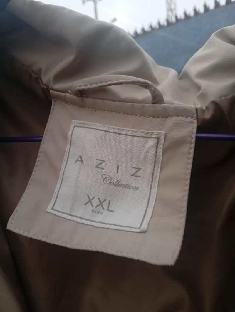Parka beige con capucha y cierre frontal - 2